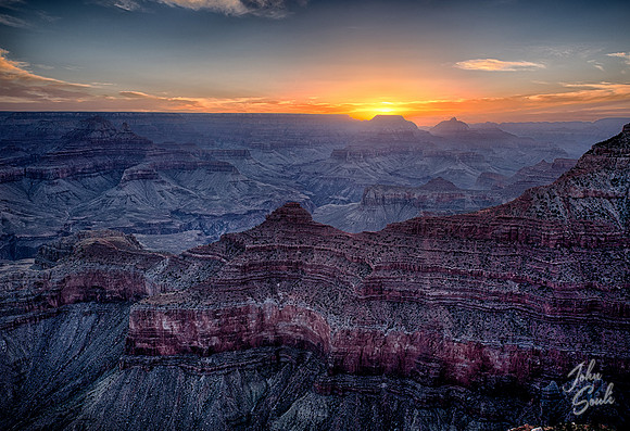 Mather Point - Grand Canyon at sunrise